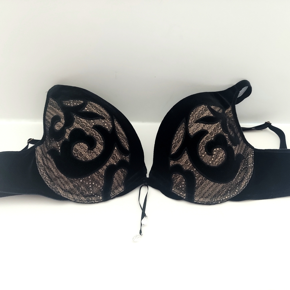 Vintage Victoria's Secret Black & Nude Lace And Velour Swirl Bra